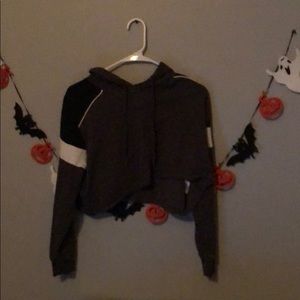 Cropped sweatshirt with hood